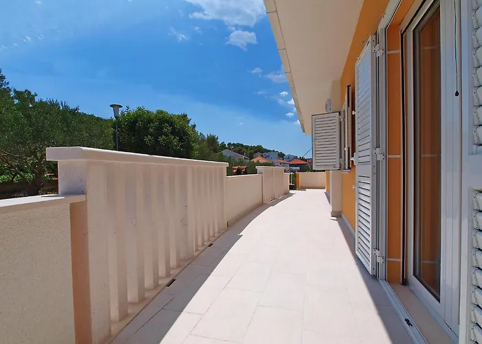 Mornar-2 By Interhome * Трогир